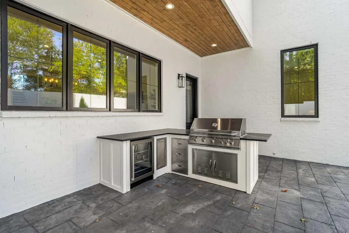 Covered outdoor kitchen and patio